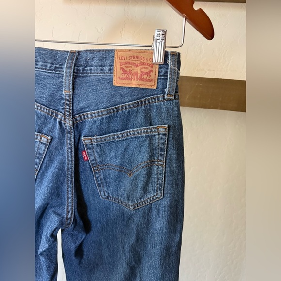 Levi's|Women’s 94 baggy jeans,medium wash high rise in classic style•••size 25 - Picture 9 of 15